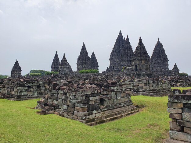 Świątynia Prambanan z kompleksem Blue Sky wpisanym na listę światowego dziedzictwa, Yogyakarta, Indonezja