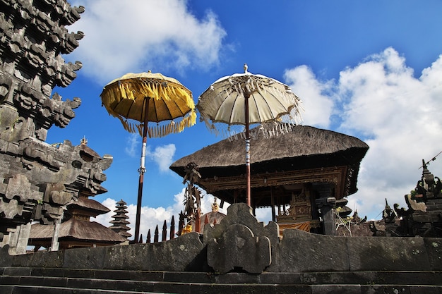 Świątynia Pura Besakih na wyspie Bali, Indonezja
