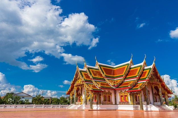 Świątynia Tajska ozdobiona buddyjskim kościołem, pawilon świątynny, sala świątynna, dom mnicha