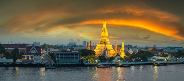 Świątynia Wat Arun w Bangkoku