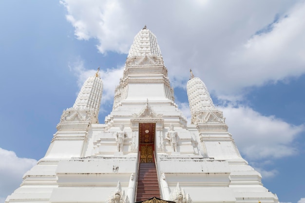 Świątynia Wat Mahathat Worawihan w mieście Phetchaburi lub Phetburi w Tajlandii Wat