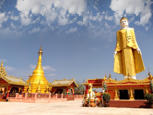 Świątynia Wat Mon Phra Yuen w Myawaddy, Birma