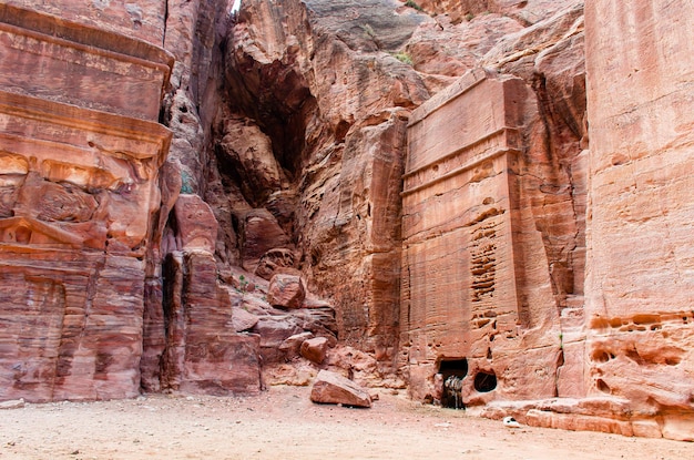 Świątynie i grobowce w mieście Petra Jordan starożytna architektura