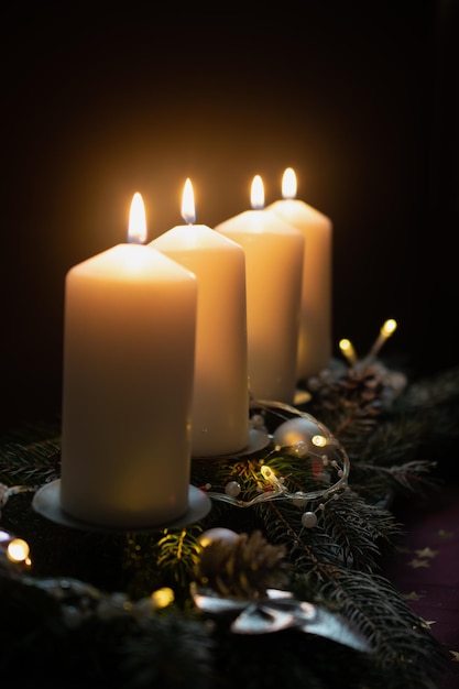 Świece świąteczne Advent Białe kandesl i lampki