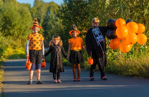 Święto Halloween, dziecko w stroju. Selektywne skupienie. Dziecko.