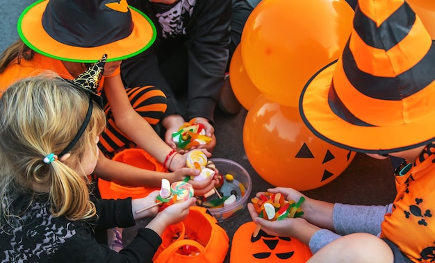 Święto Halloween, dziecko w stroju. Selektywne skupienie. Dziecko.