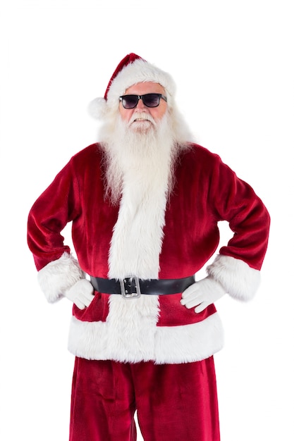 Święty Mikołaj nosi czarne okulary przeciwsłoneczne