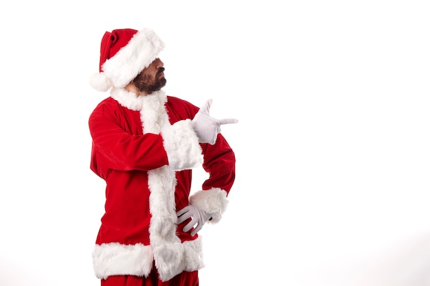Święty Mikołaj robi gesty ekspresji na białym tle