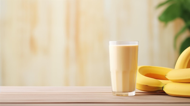 Zdjęcie Świeża domowa szklanka z bananowym smoothie na drewnianym stole