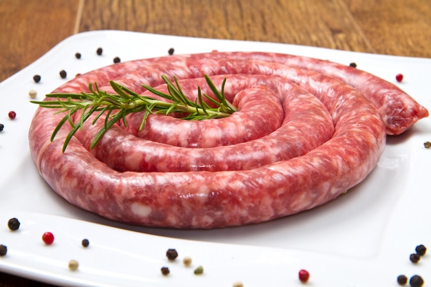 świeża kiełbasa