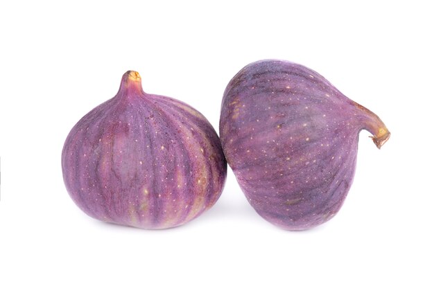 Świeża purpurowa figi owoc odizolowywająca na bielu. Całe dojrzałe owoce figowe.