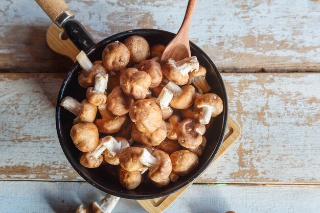 Świeże Grzyby Shiitake Na Patelni Do Gotowania