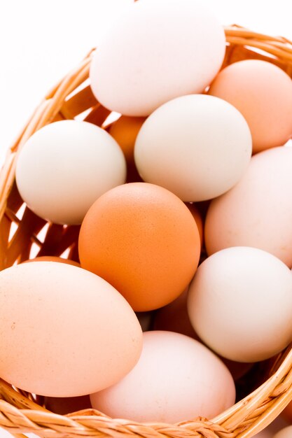 Świeże jaja dostarczane z lokalnej farmy.