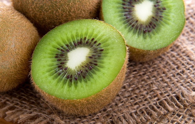 Świeże kiwi