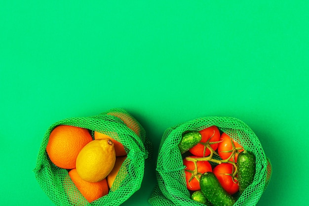 Świeże Owoce I Warzywa W Tekstylnych Siatkowych Torbach Wielokrotnego Użytku, Przyjazne Dla środowiska Zakupy, Koncepcja Zero Waste.