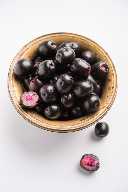 Świeże owoce sezonowe Jamun lub Czarna Śliwka, selektywne skupienie