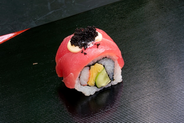 Świeże Sushi Roll Tuńczyka