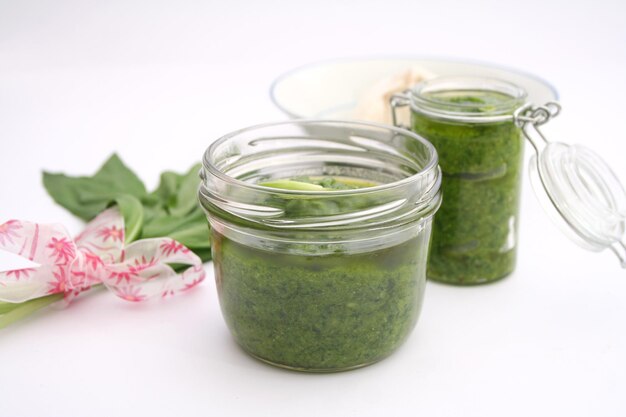 Zdjęcie Świeże zielone pesto