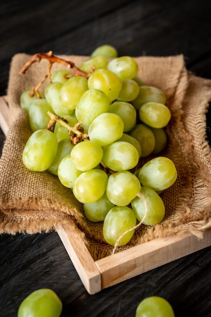 świeże zielone winogrona