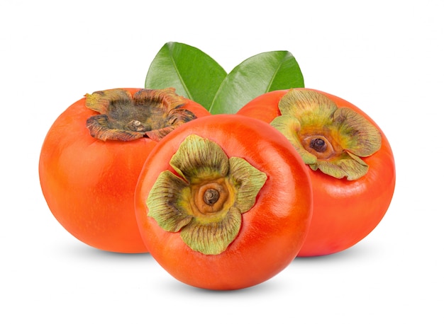 Świezi dojrzali persimmons odizolowywający na bielu