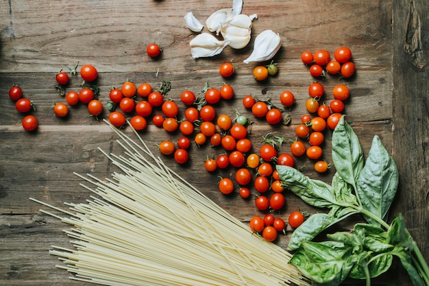 Świezi Organicznie Warzywa I Składniki Na Tnącej Desce