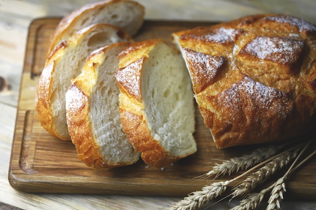 Świeżo upieczone kromki chleba Kłosy pszenicy