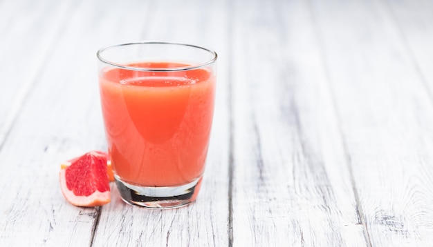 Świeżo wyciśnięty sok grejpfrutowy selektywne skupienie