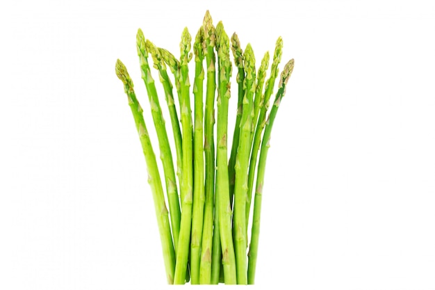 Świeży asparagus odizolowywający na bielu