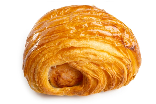 Świeży Domowy Bułka Z Kiełbasą Croissant Na Białym Tle Ze ścieżką Przycinającą