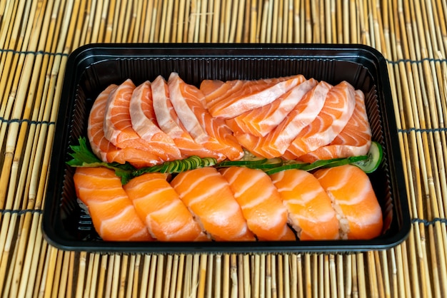 świeży łosoś to sushi i sashimi