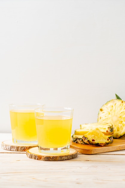 świeży sok ananasowy