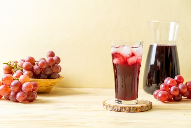 świeży sok winogronowy