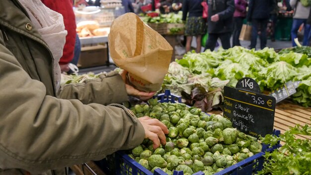 Świeży Surowy Brussels Kiełkuje Na Rynku