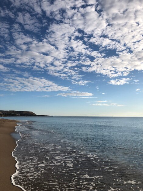 Świt nad morzem, piaszczysta plaża Rodos, Grecja