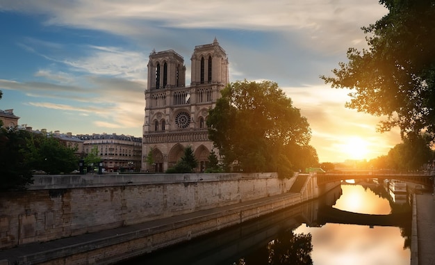 Świt Nad Notre Dame De Paris, Francja