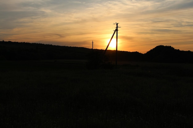 Zdjęcie sylwetka słupa telefonicznego