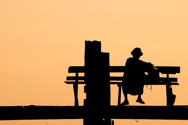 Sylwetka U Bein Bridge