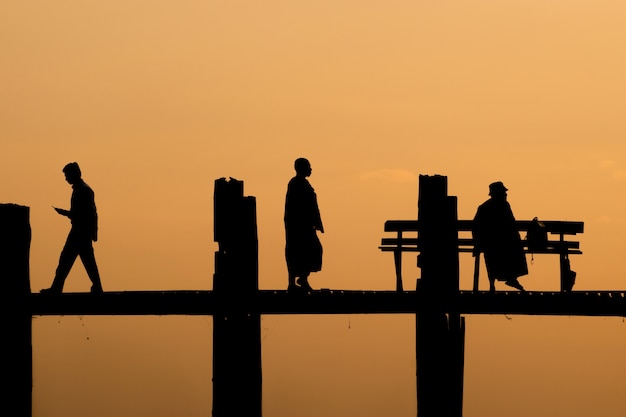 Sylwetka U Bein Bridge