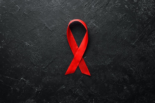 Symbol czerwonej wstążki Światowego Dnia AIDS Widok z góry Darmowe miejsce na kopię