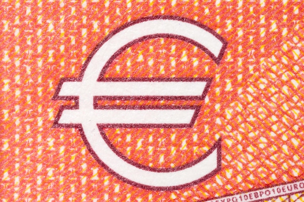 Symbol euro na czerwonym tle. Zdjęcie w wysokiej rozdzielczości.