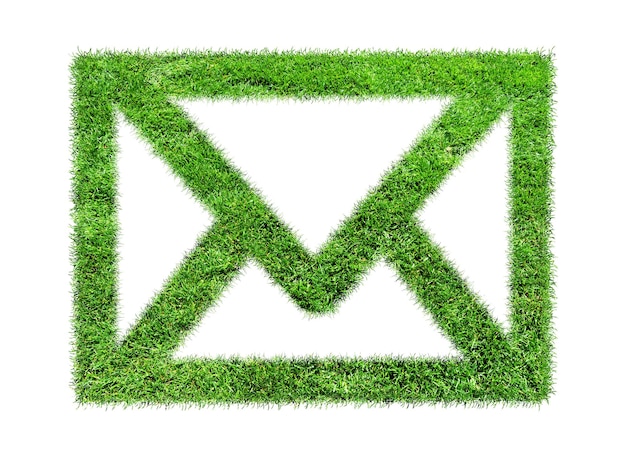 Zdjęcie symbol koperty wykonany z zielonej trawy koncepcja ekologii ikona e-mail