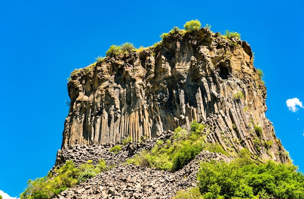 Symfonia kamieni, bazaltowe formacje kolumn w wąwozie Garni, Armenia