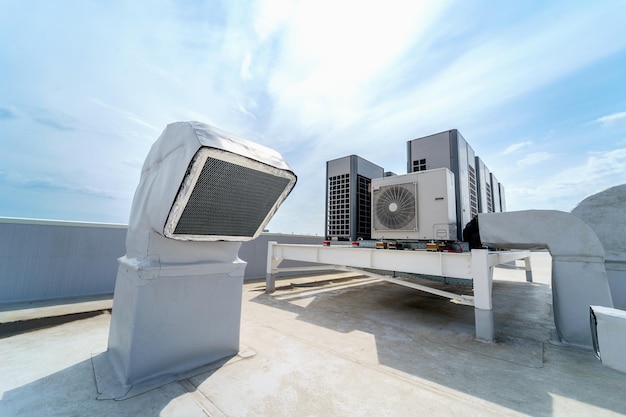 System klimatyzacji i wentylacji budynku przemysłowego na dachu