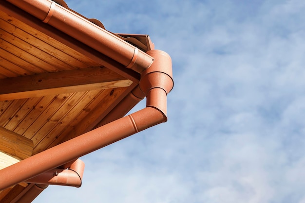 System Rynnowy I Ochrona Dachu Na Budowie Domu Na Tle Nieba