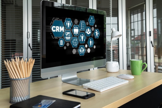 System zarządzania relacjami z klientami na modnym komputerze dla biznesu CRM