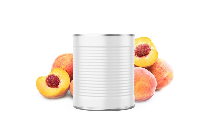 Zdjęcie szablon mockup peach jam food tin can izolowane tło