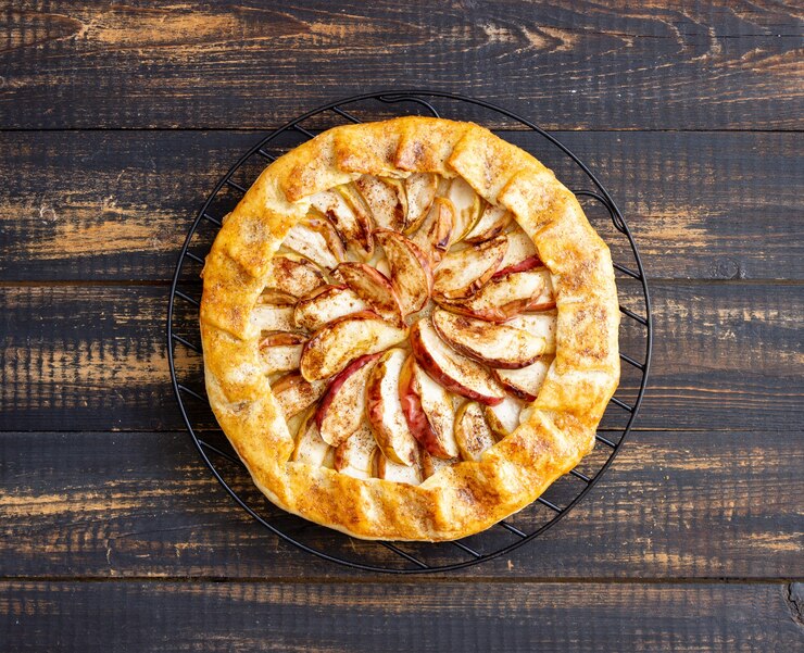 Szarlotka lub galette. Pieczenie. Jedzenie wegetariańskie.