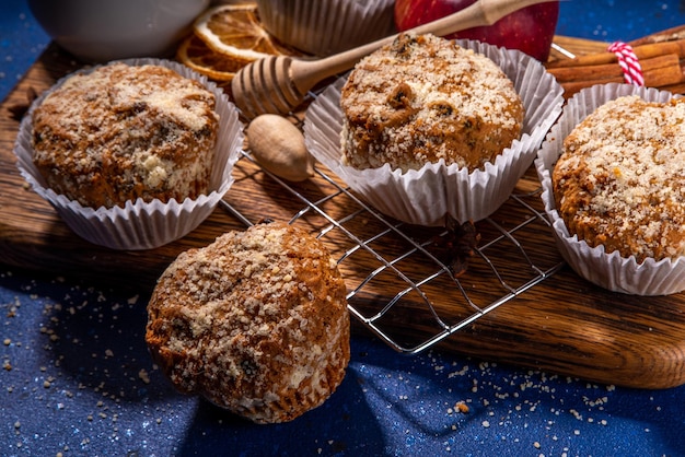 Zdjęcie szarlotkowe muffiny z kruszonką