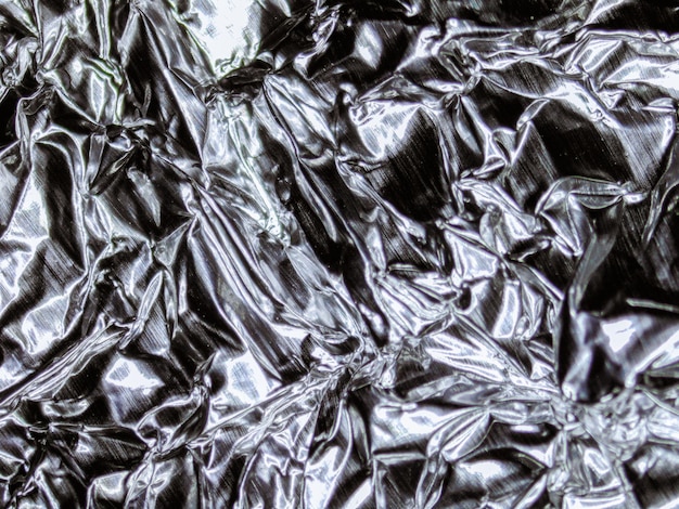Szczegół pokruszonej folii aluminiowej Fotografia wykonana pod mikroskopem cyfrowym