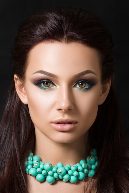 Szczegół Uroda Portret Młody ładny Model Brunetka Makijaż Moda Smokey Oczy.